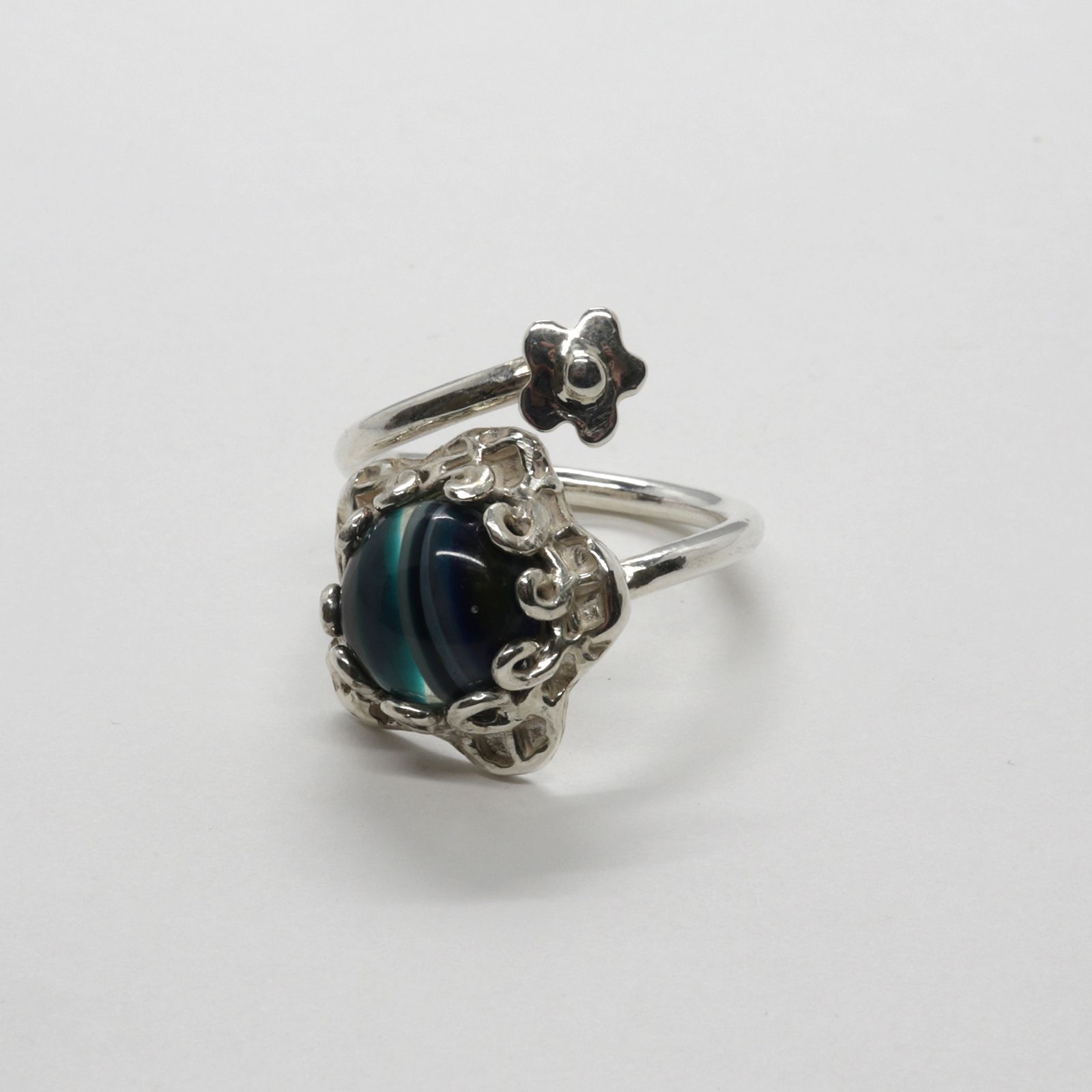 「SPIRAL FLOWER RING SURFITE」リング