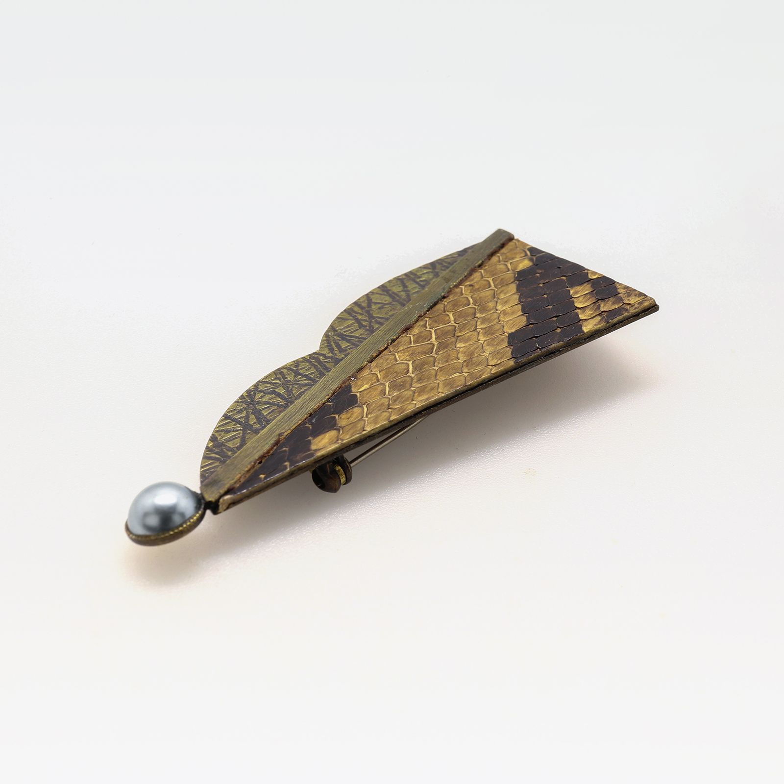 「パイソンエッジ」ブローチ ヨーロッパ