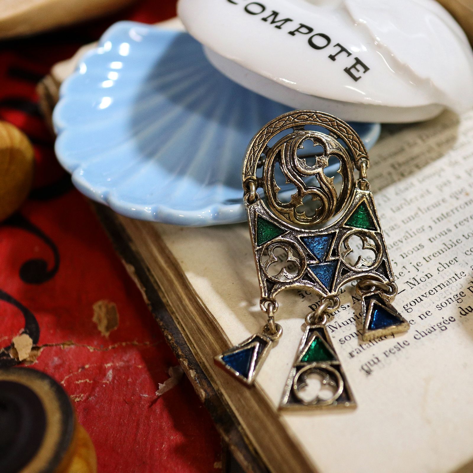 「スイングジオメトリック」ブローチ イギリス