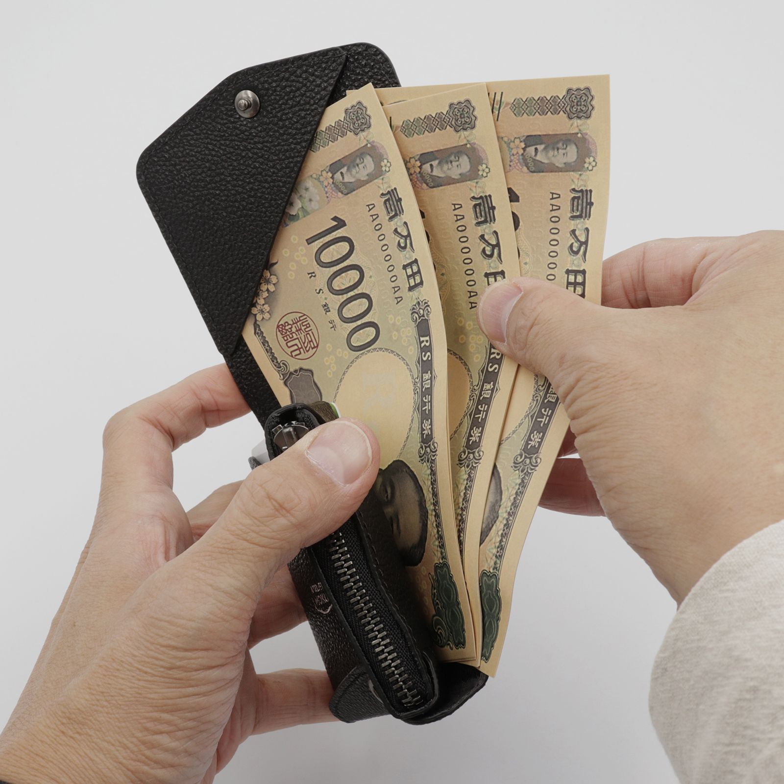 「小さく薄い財布SAKU ver.3 黒桟革」黒