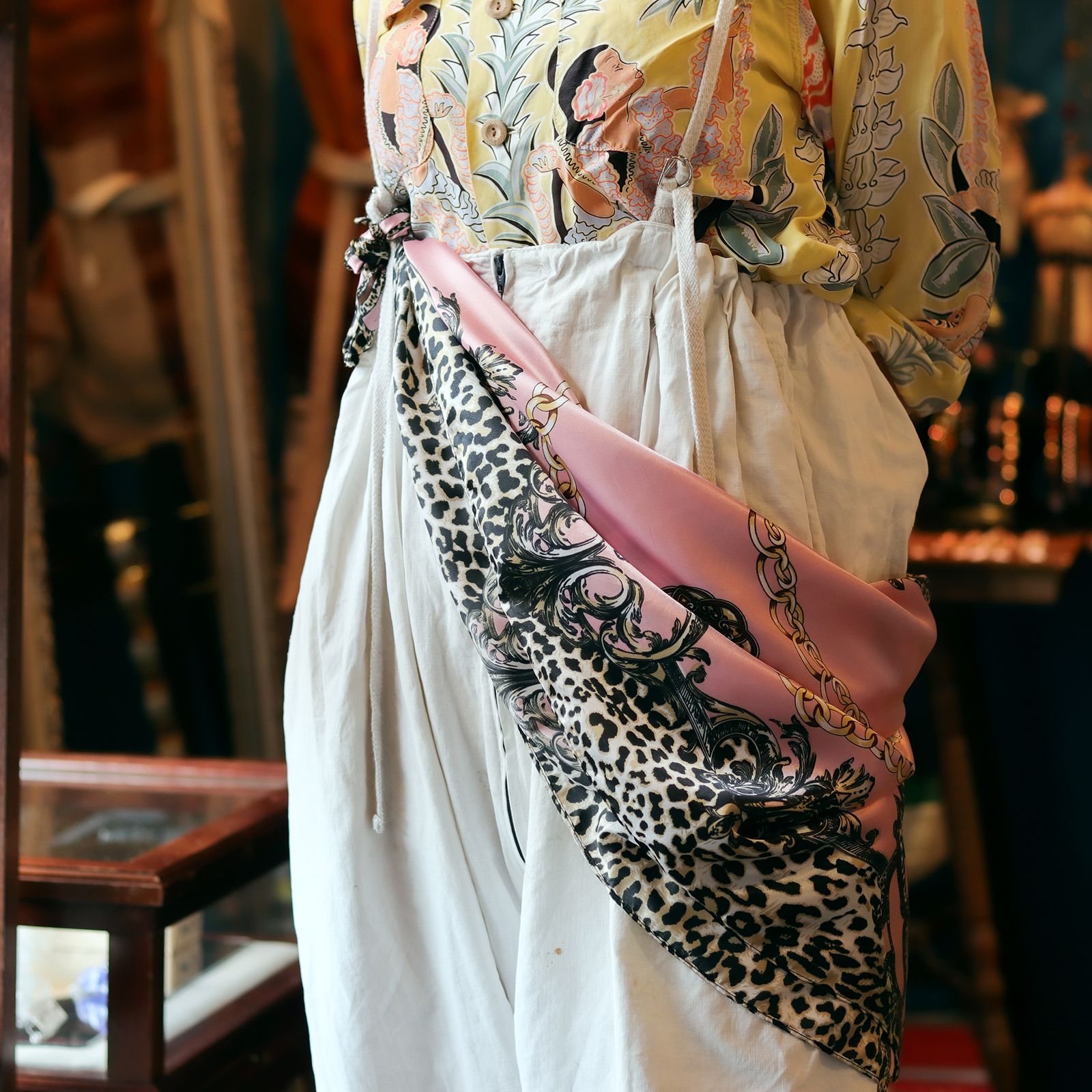 「グラムサファリ」ヴィンテージスカーフ ヨーロッパ