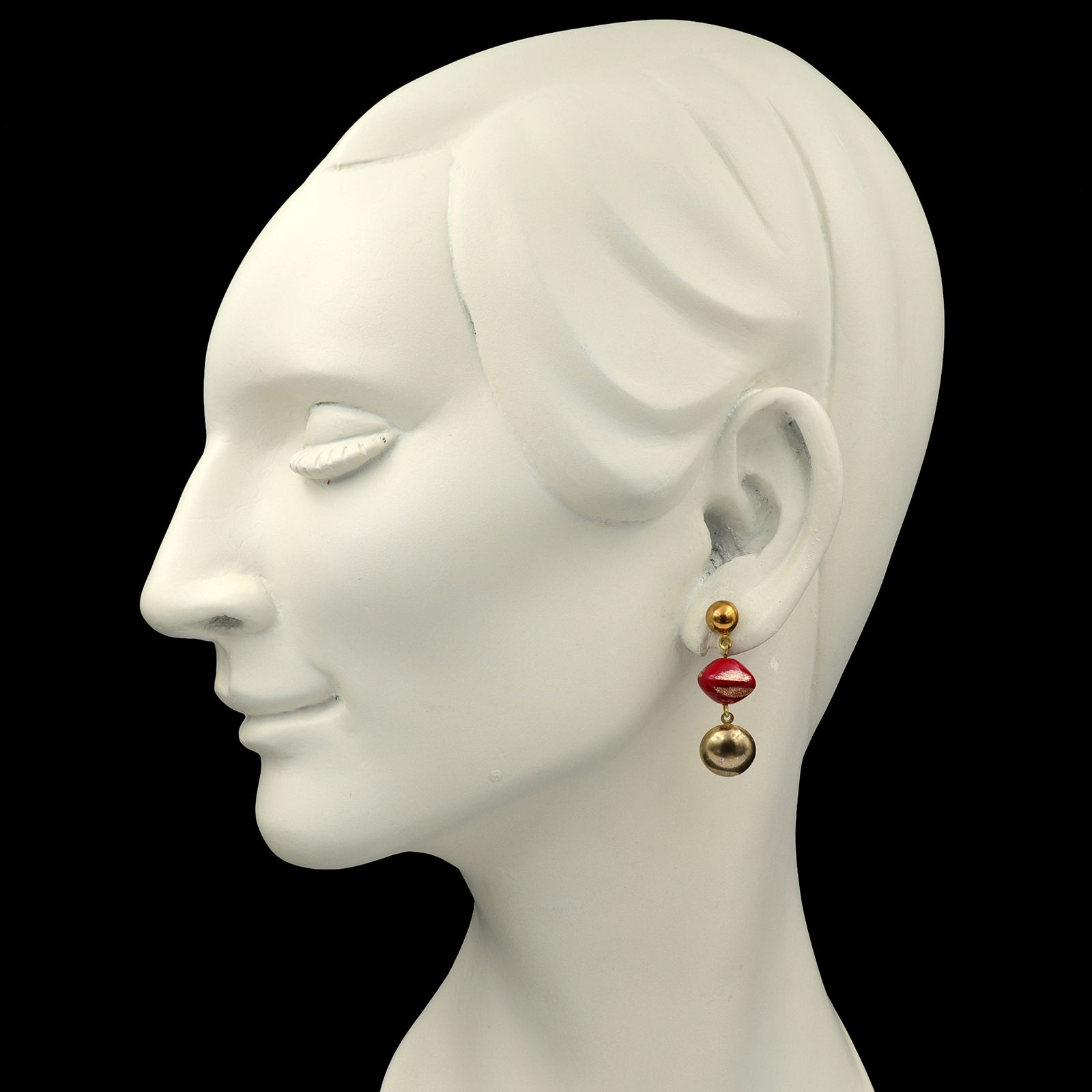 「レッドメテオ」ピアス フランス