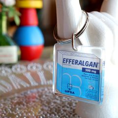 EFFERALGAN エッフェラルガン ブルボンキーホルダー