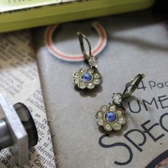 「ラインストーンフラワー」ピアス フランス