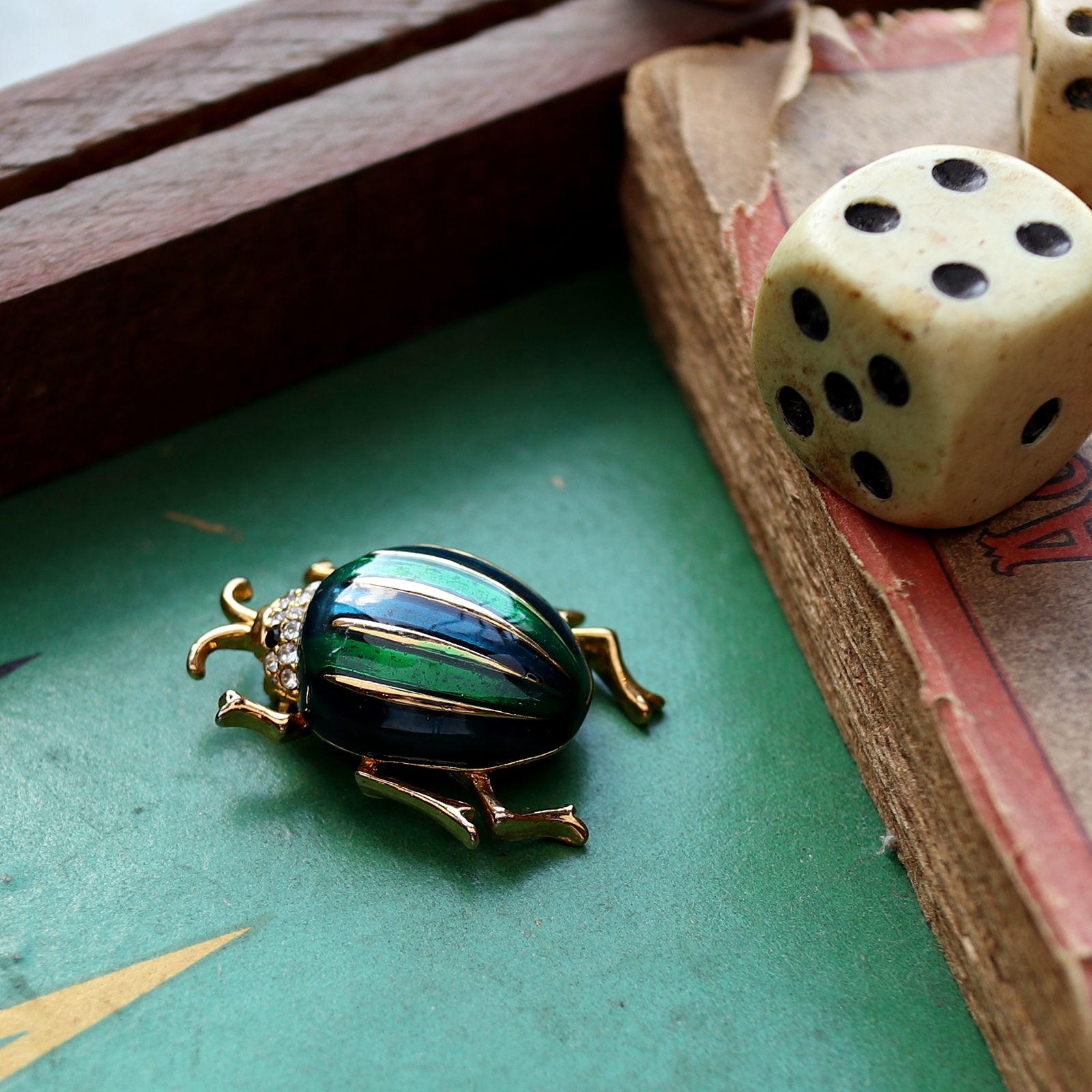 「エナメルビートル」ブローチ ヨーロッパ