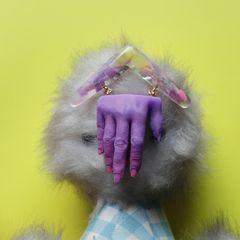 「手」ブローチ