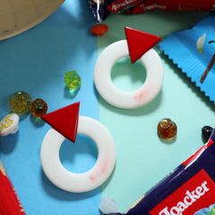「70s サークルウィズトライアングル」ホワイト  ピアス イギリス