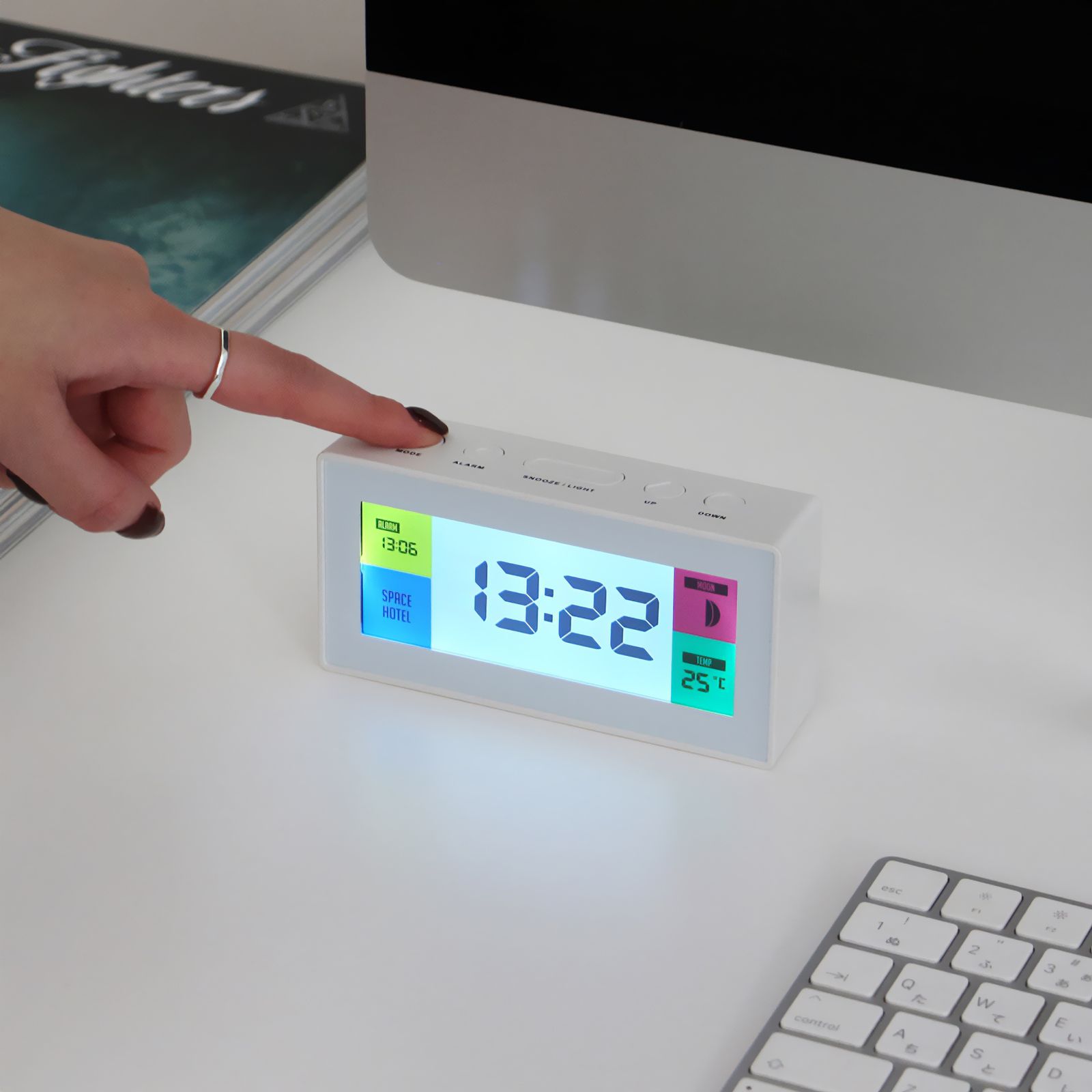 「Robot Alarm Clock "White" SPACE HOTEL」多機能クロック イギリス