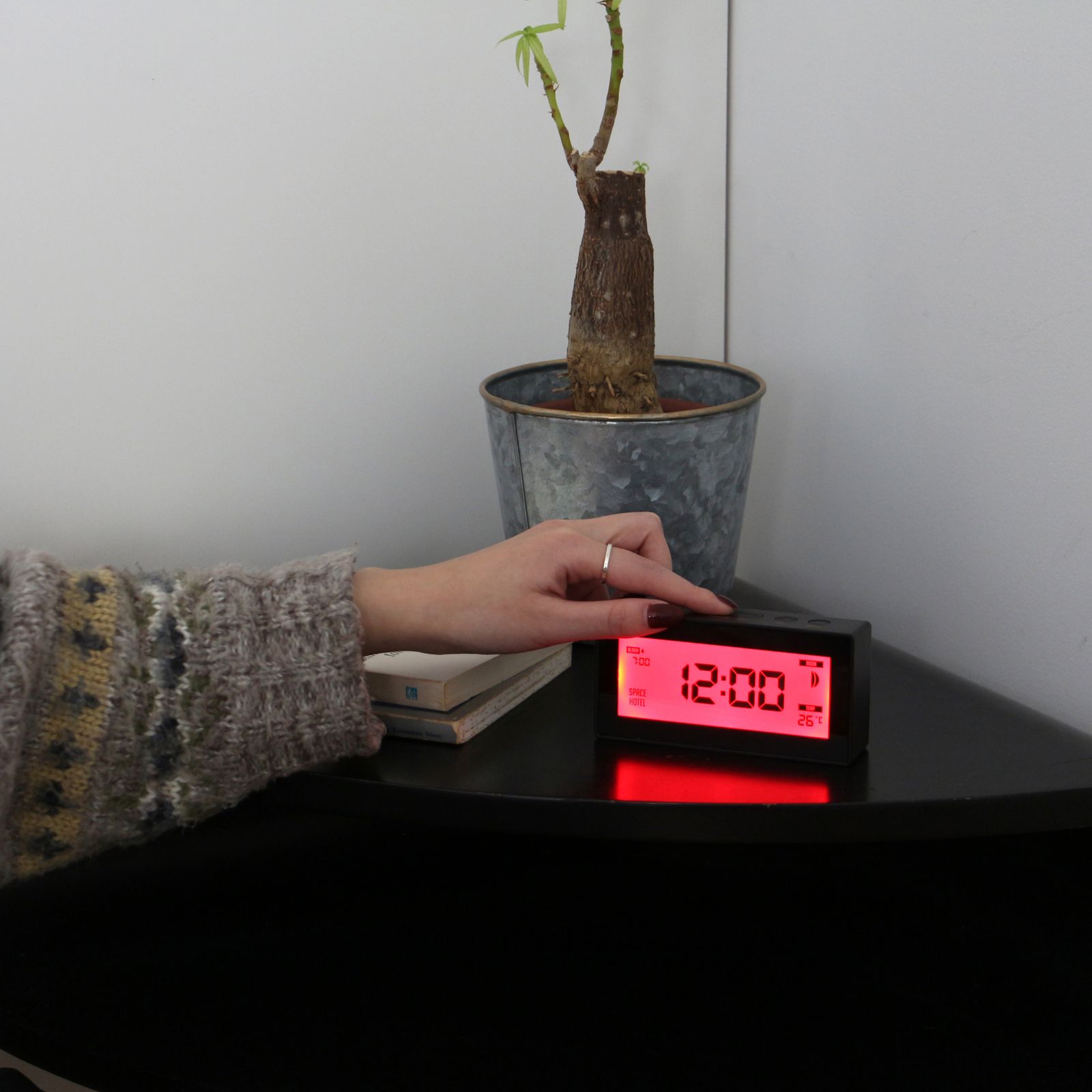 「Robot Alarm Clock "Black/Red" SPACE HOTEL」多機能クロック イギリス