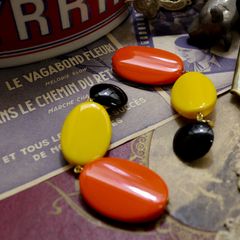 「スイング2トーンオーバルペブル」イヤリング イエロー×オレンジ
