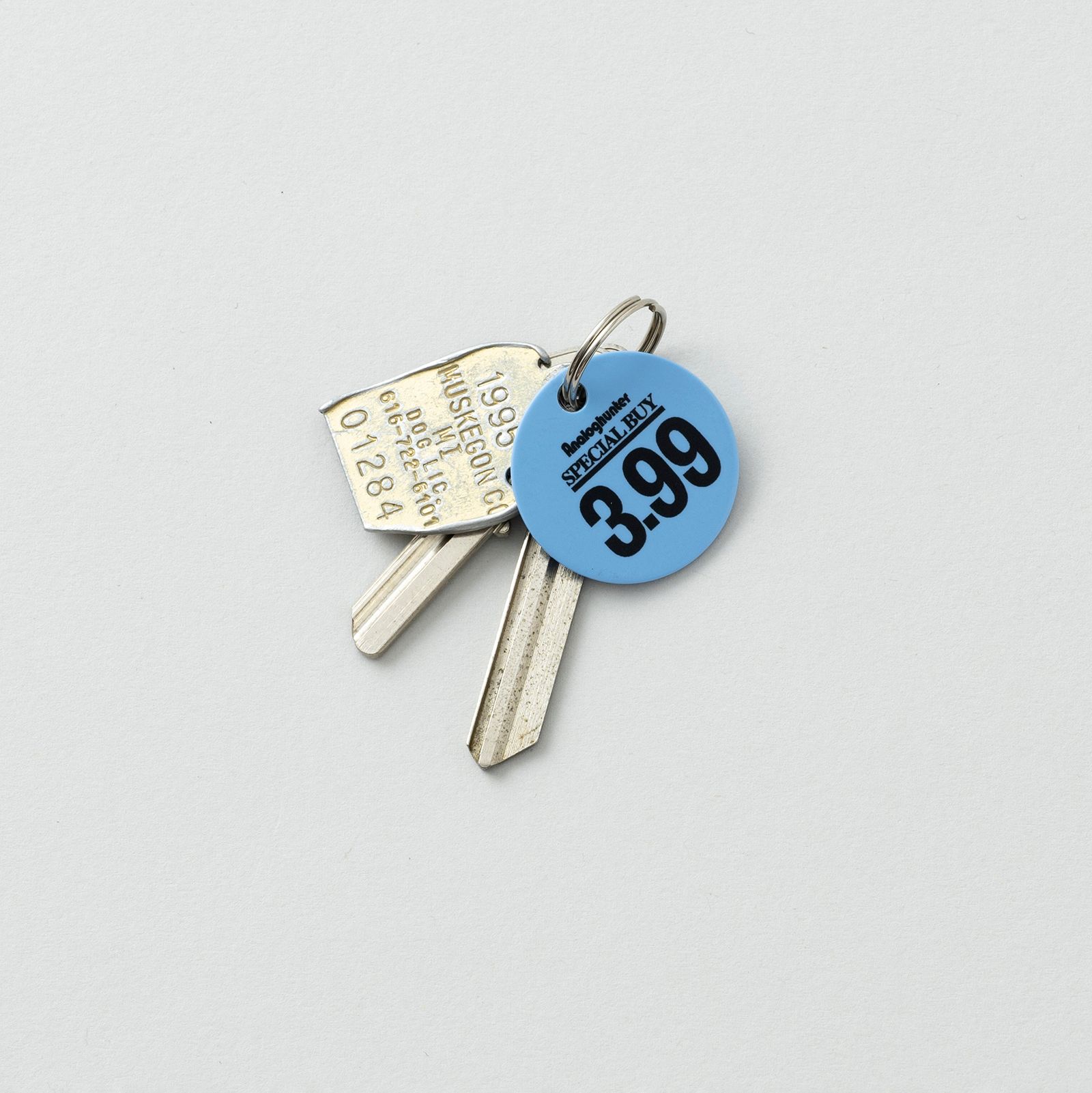 「ANALOG HUNTER PRICE TAG KEY PLATE」キーホルダー