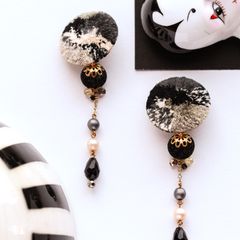 「TRIBO ビーズ」イヤリング モノトーン【collection de couleurs de sachikoism】