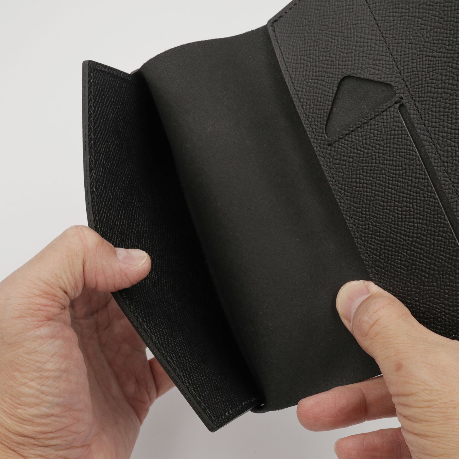 「小さく薄い長財布UNO ver.2 Noblessa」black