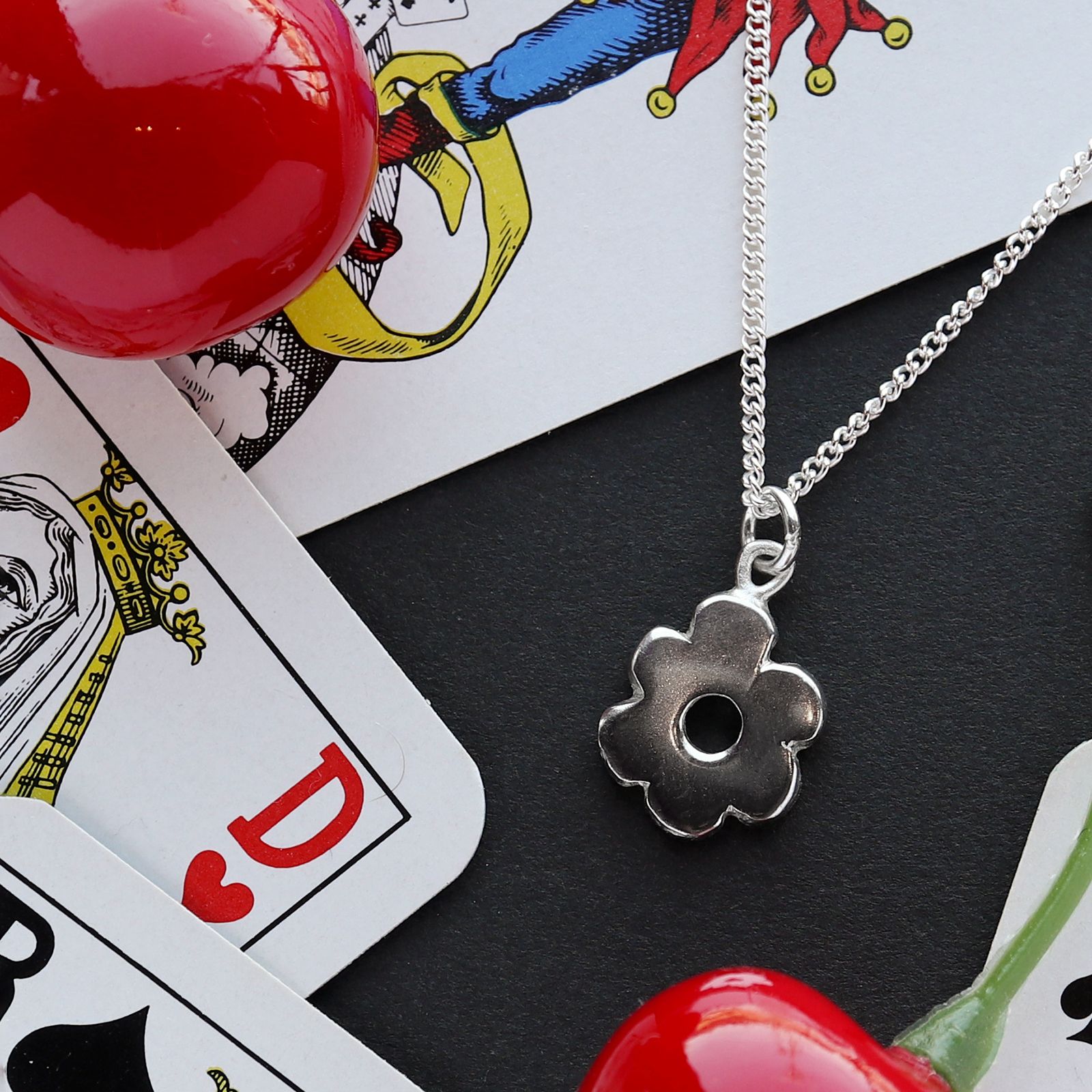 「Wonky Flower Charm Necklace」ネックレス