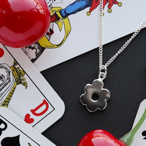 「Wonky Flower Charm Necklace」ネックレス