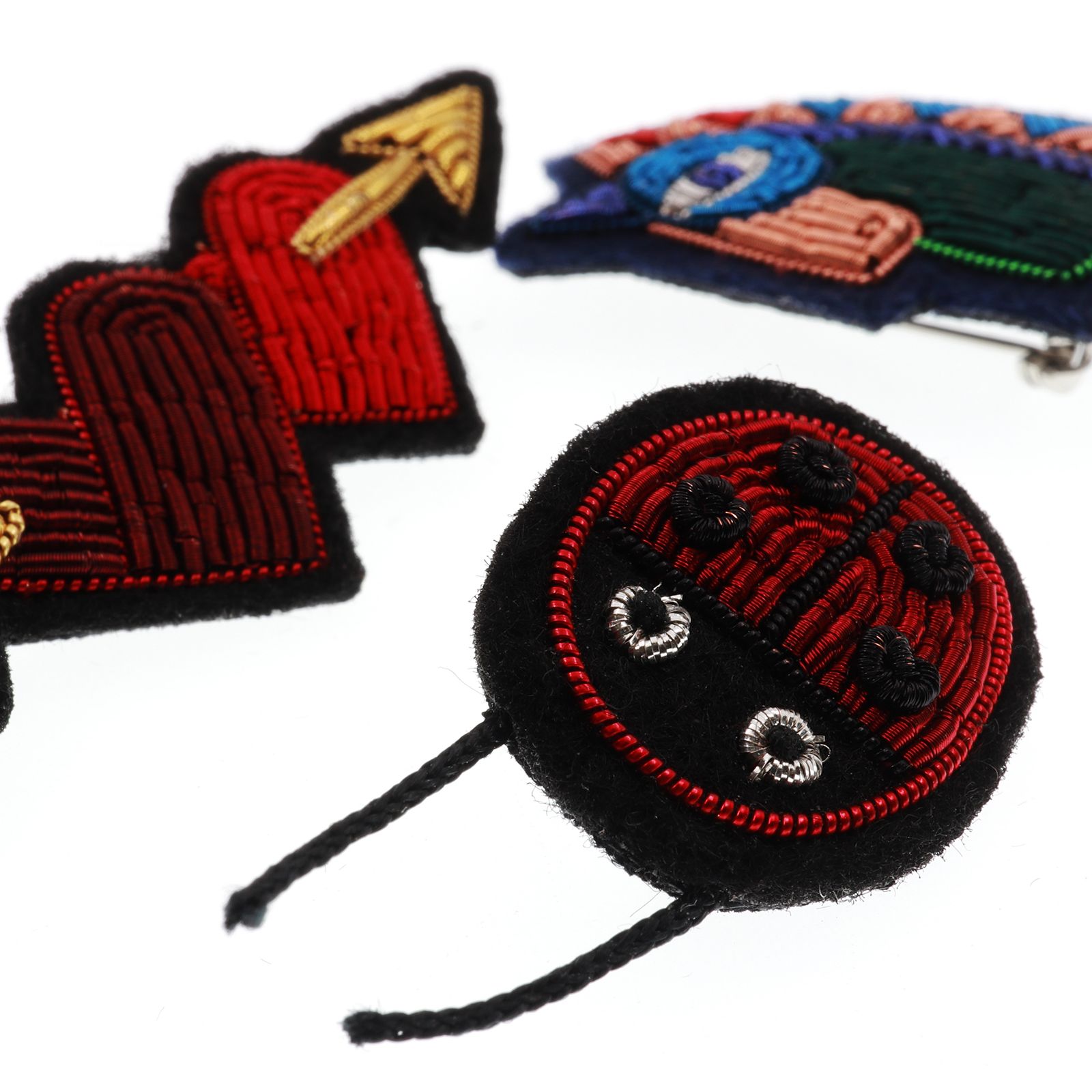 ★パリ五輪★【マコンエレスコワ】手刺繍ブローチ 勝利のメダル ☆パリ五輪☆【マコンエレスコワ】手刺繍ブローチ 勝利のメダル