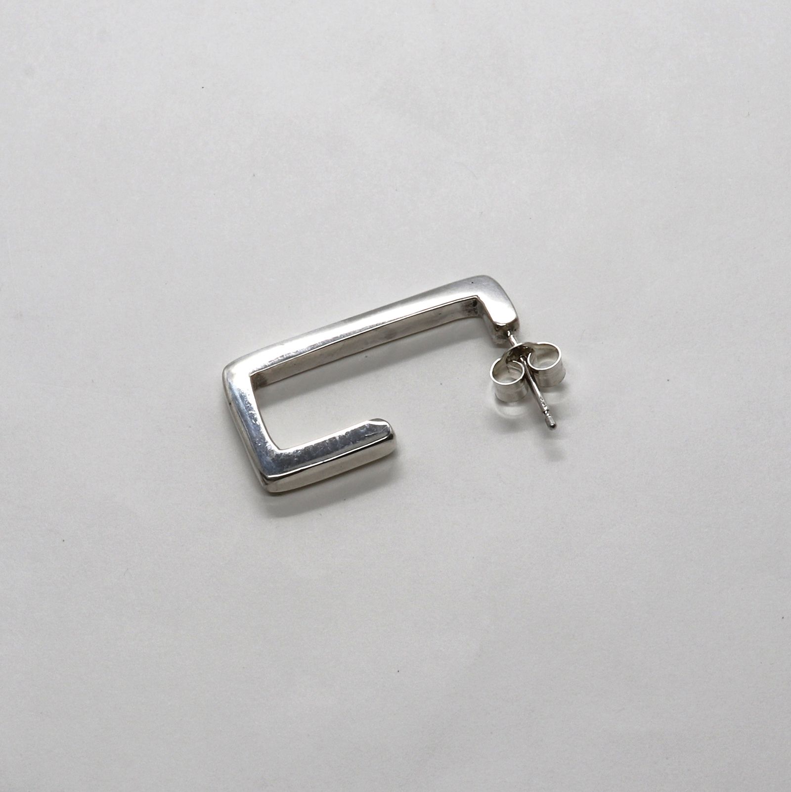 「Large Square Hoop Earring」ピアス（片耳）
