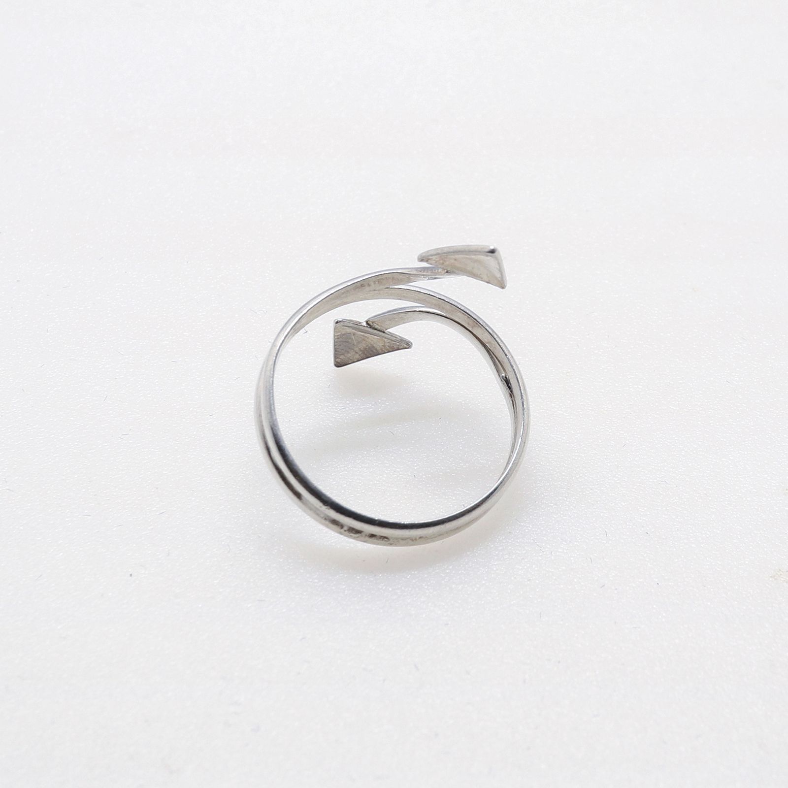 「ツイストアロー」リング ヨーロッパ