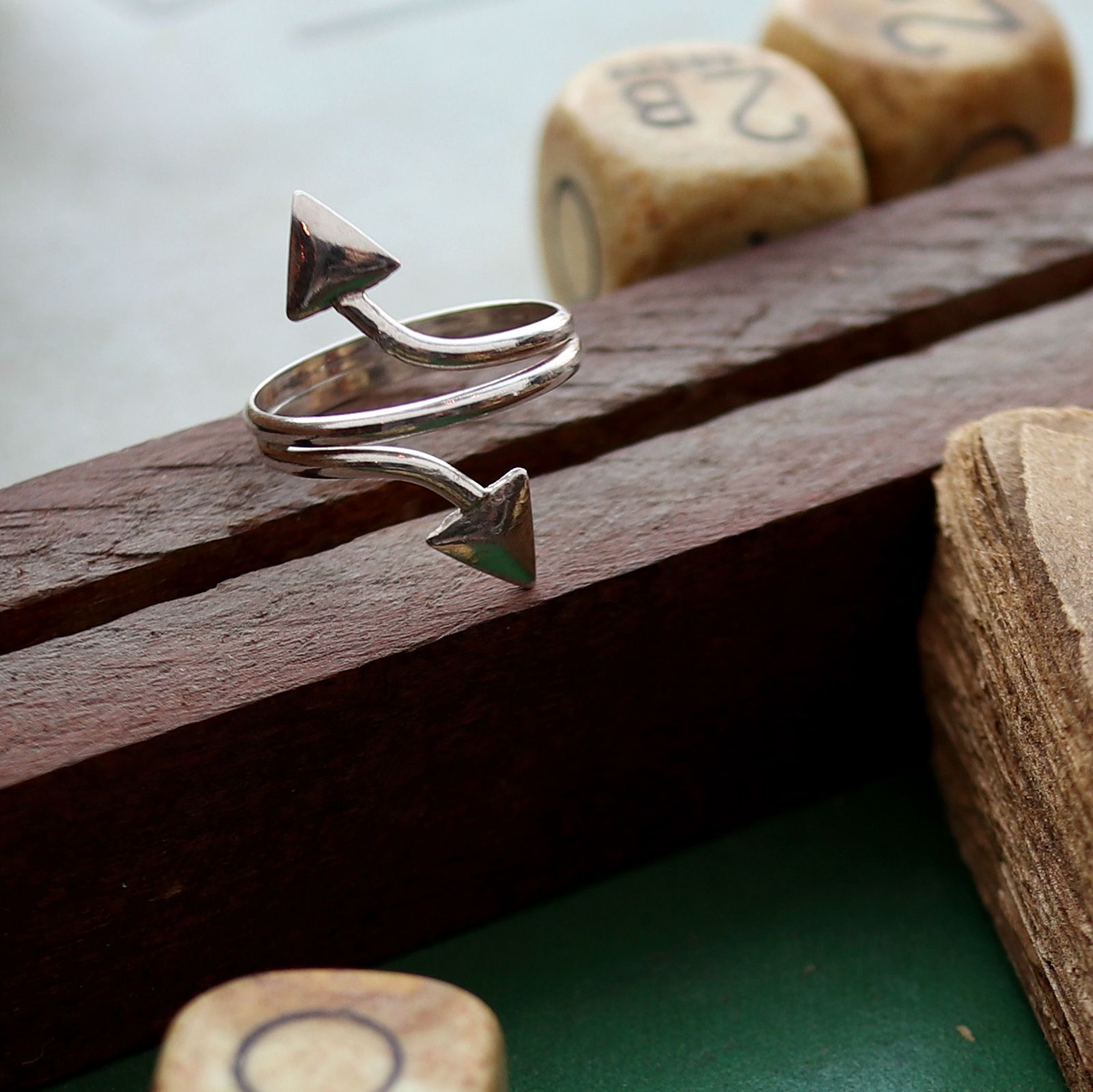 「ツイストアロー」リング ヨーロッパ