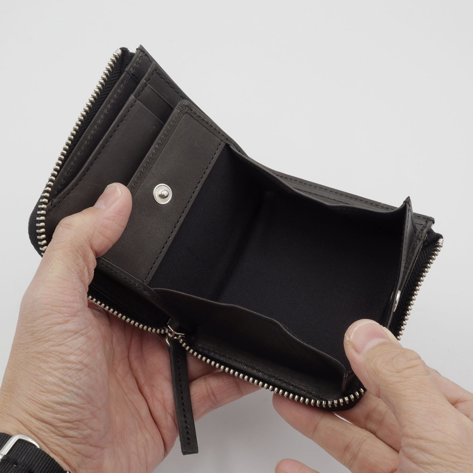 HEBI」Lファスナーコンパクト財布 ベージュ