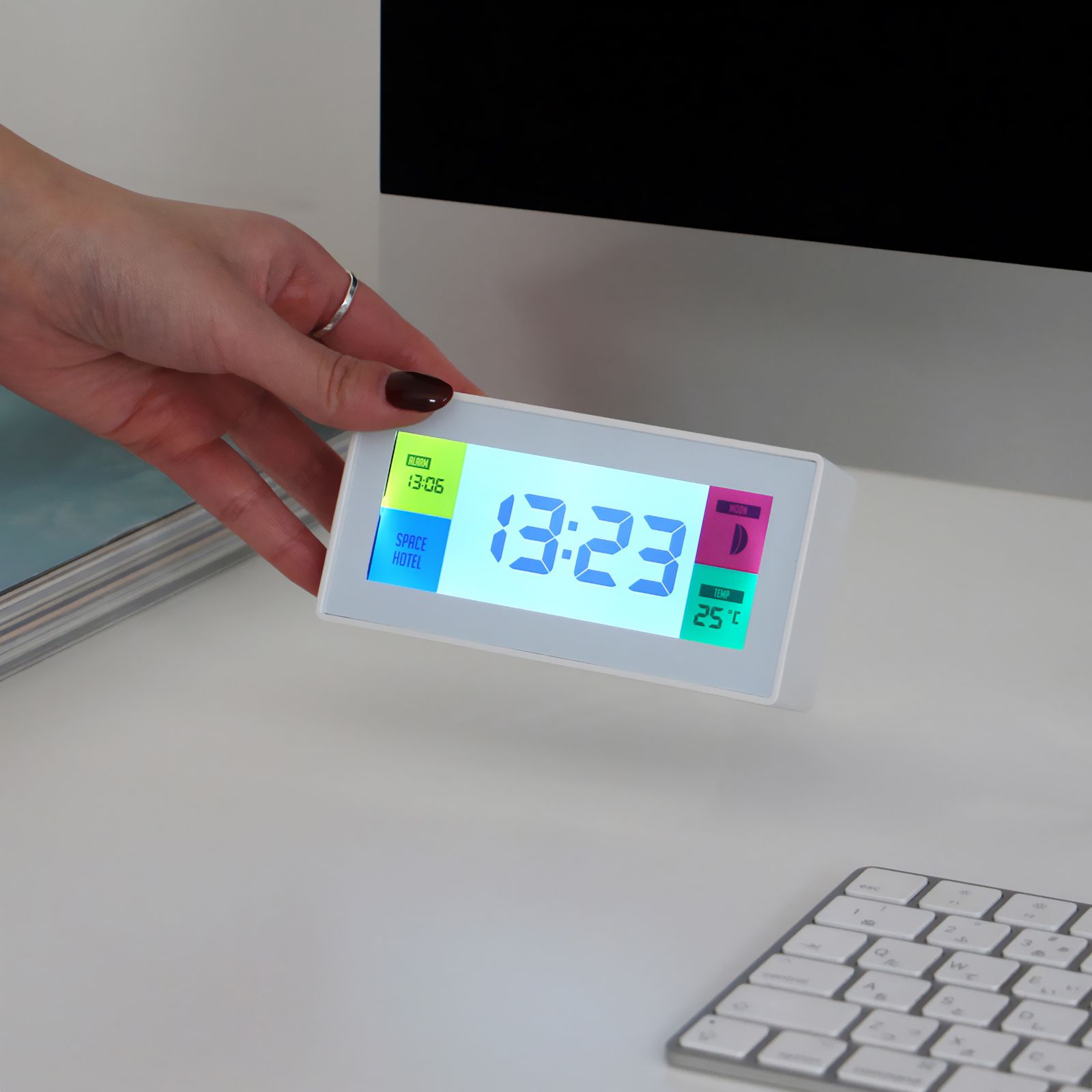 「Robot Alarm Clock "White" SPACE HOTEL」多機能クロック イギリス