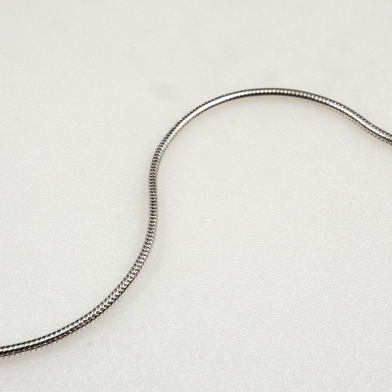 「LINE NECKLACE ZIG SHORT」ネックレス