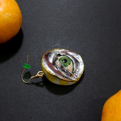 「目」ピアス（片耳） イエロー×シルバーB