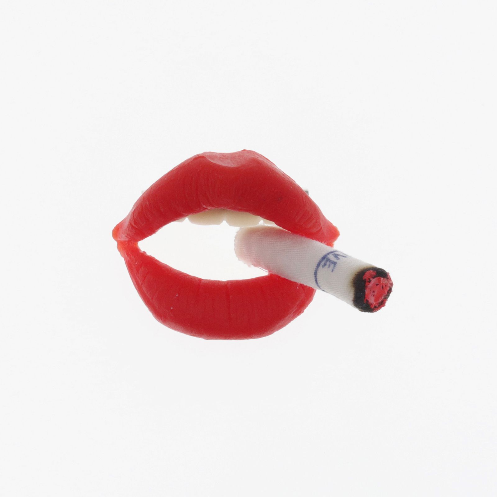 「LIPタバコ」ブローチ