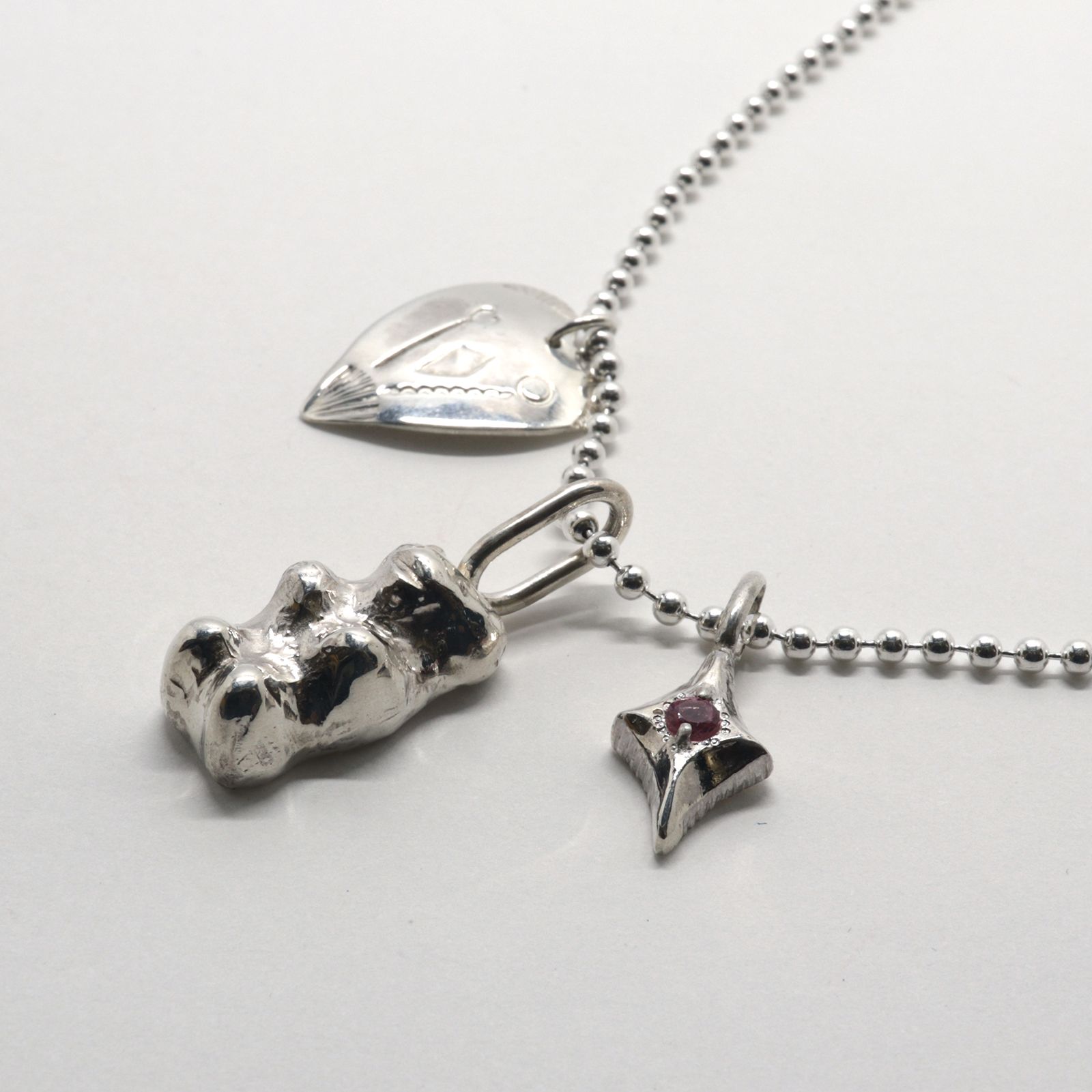 「BAER 3 CHARM NECKLACE」ネックレス