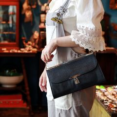 フェイクレザーリザードエンボス両面薄マチショルダー ネイビー 1970s ヨーロッパ