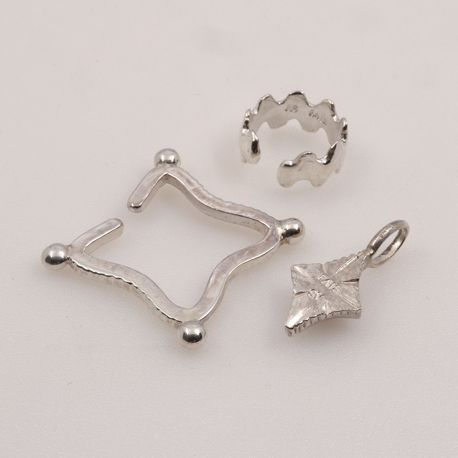 「TWINCLE DIA CUFFS」イヤーカフ