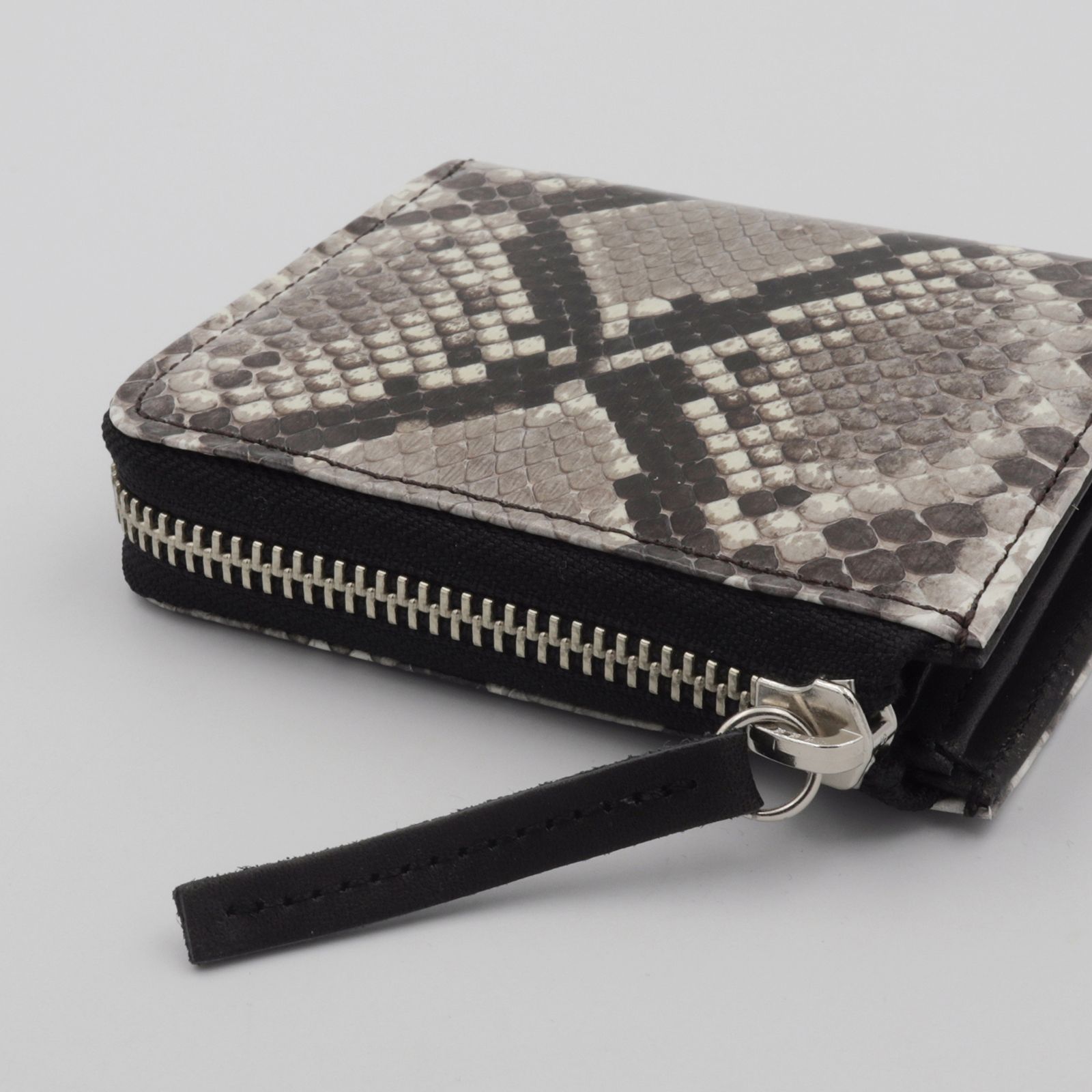 HEBI」Lファスナーコンパクト財布 ベージュ