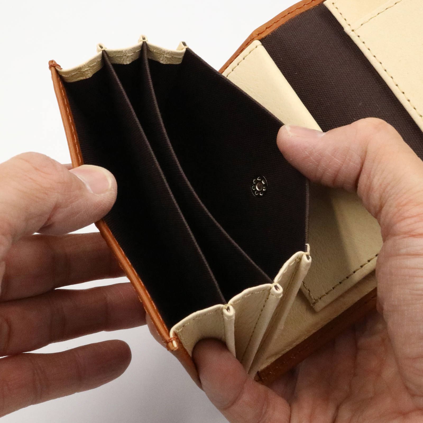 【送料無料対象外】「millefoglie II P25」ミニ財布（左利き） コニャック