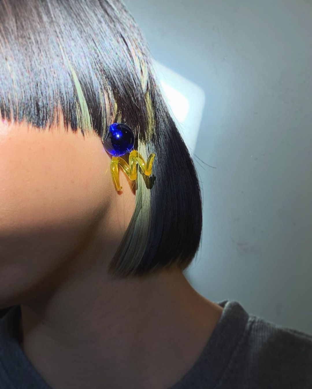 「New Spiral Glass」ピアス(片耳) ブルー×イエロー