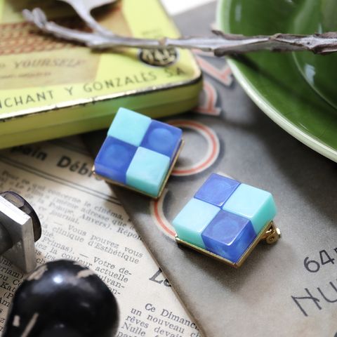 「2トーンゼリーキューブ」イヤリング フランス