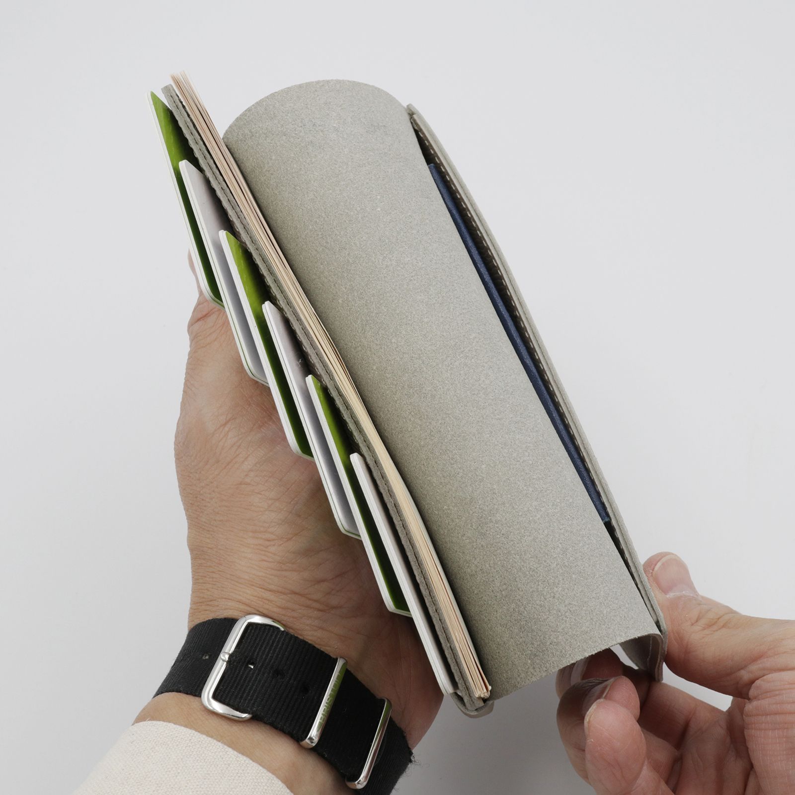 「小さく薄い長財布UNO ver.2 Noblessa」lightgray