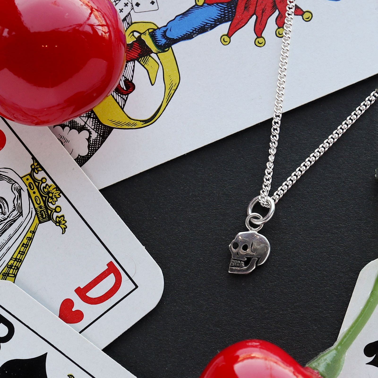 「Teeny Tiny Nutter Skull Necklace」ネックレス