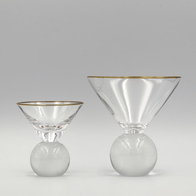 左の小さいサイズが本商品になります。