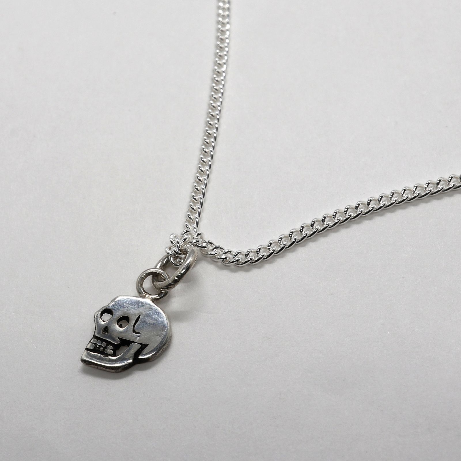 「Teeny Tiny Nutter Skull Necklace」ネックレス