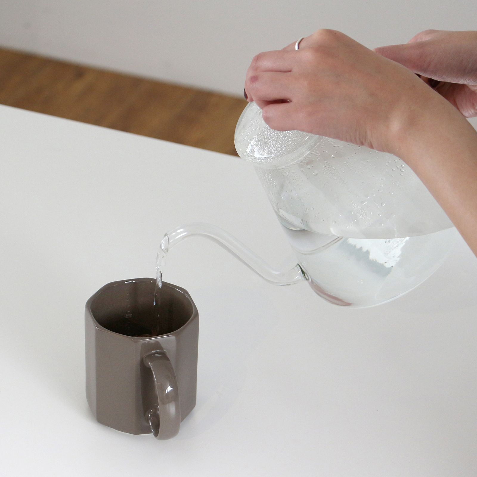 PORCELAIN MEASURING MUG "Gray"