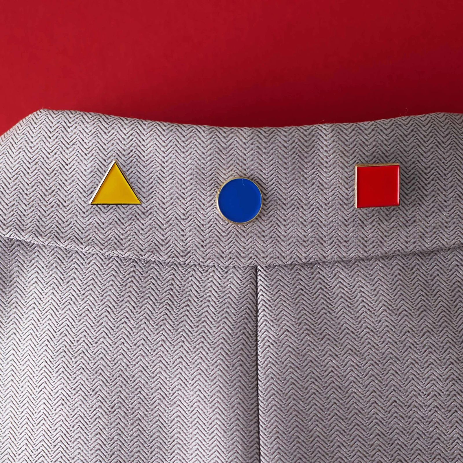 「Basic Forms in the Primary Bauhaus Colours」ピンズ バウハウスコレクション