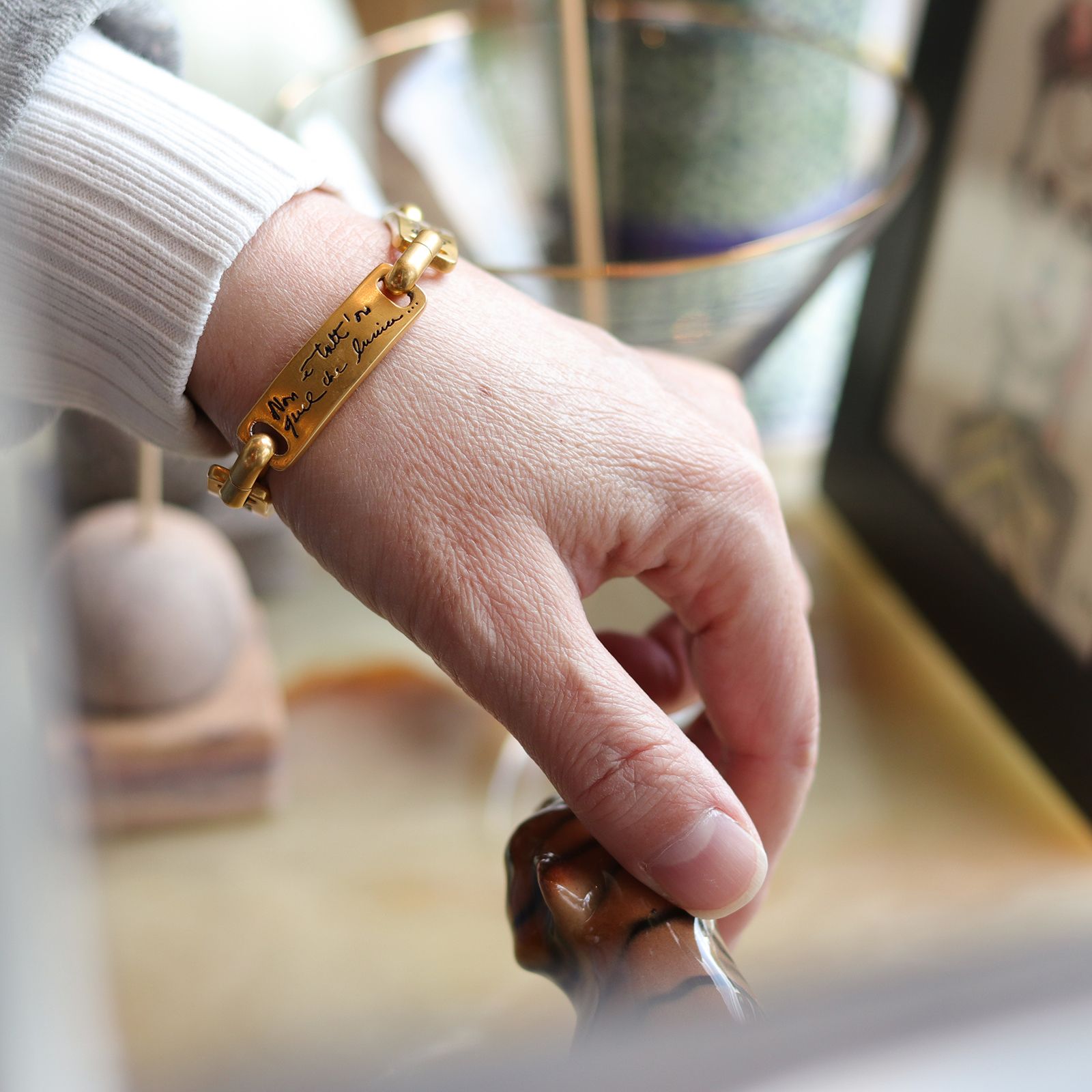 「アイロニーメッセージ」ブレスレット ヨーロッパ MOSCHINO