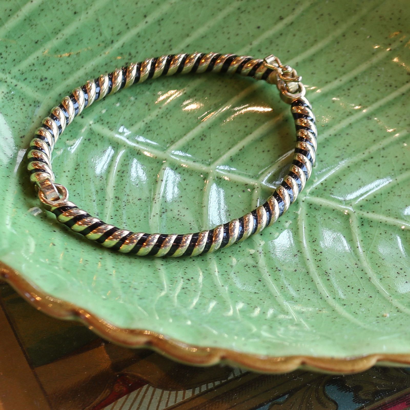 「ツイストバングル」ブレスレット イタリア BIJOUX CASCIO