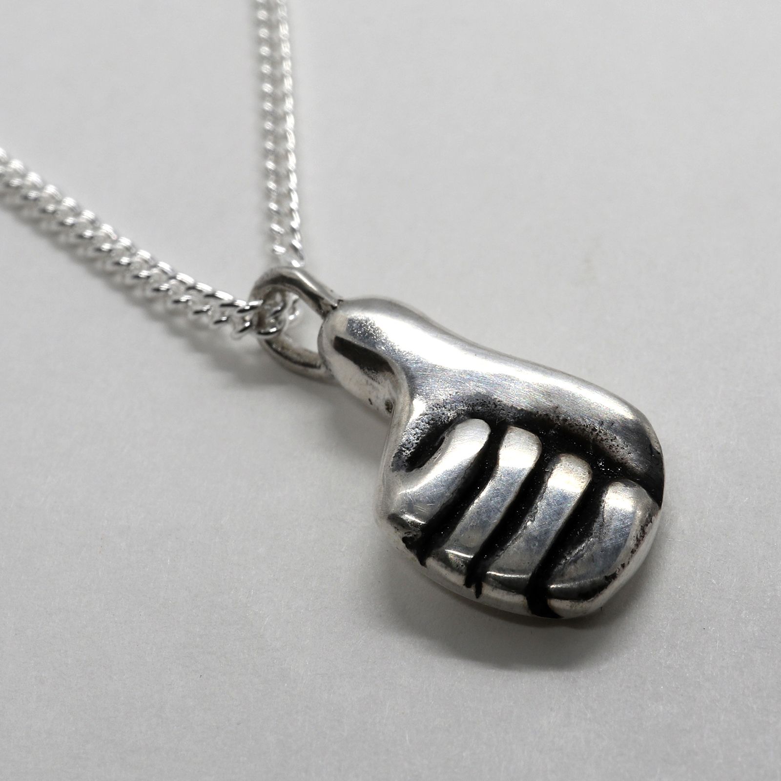 「Thumbs Up Necklace」ネックレス