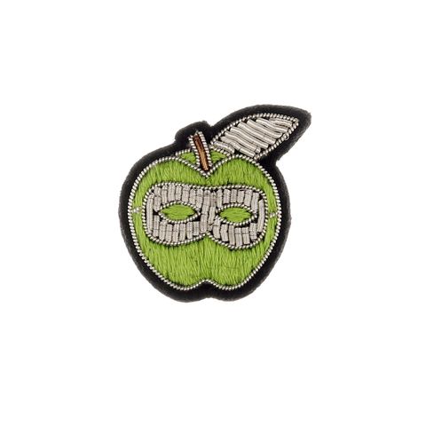 「Magritte Masked Apple」ブローチ