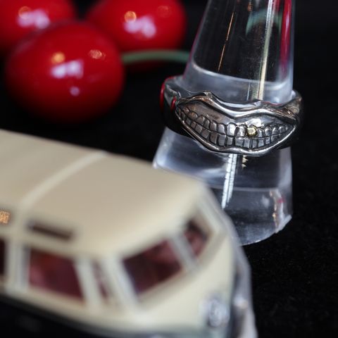 「The Golden Geezer Ring」リング