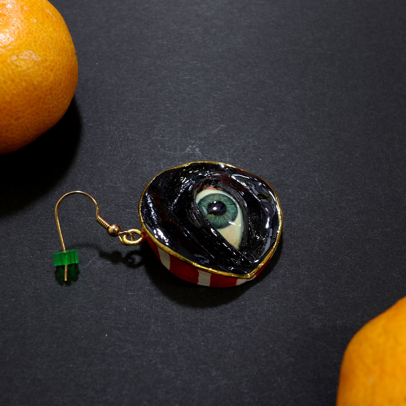 「目」ピアス（片耳） レッド×ブラックC