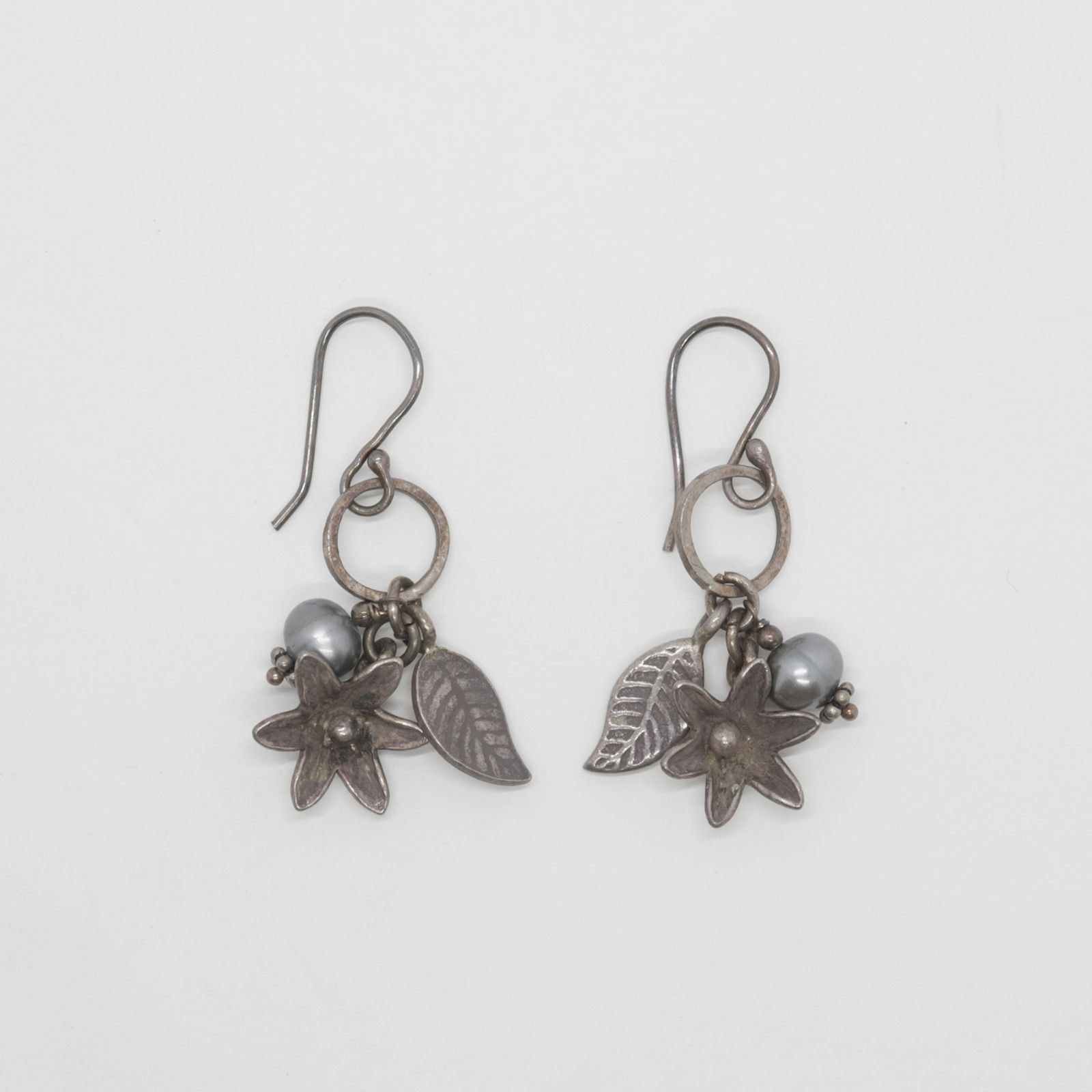 「メタルフラワー&リーフ」ピアス フランス