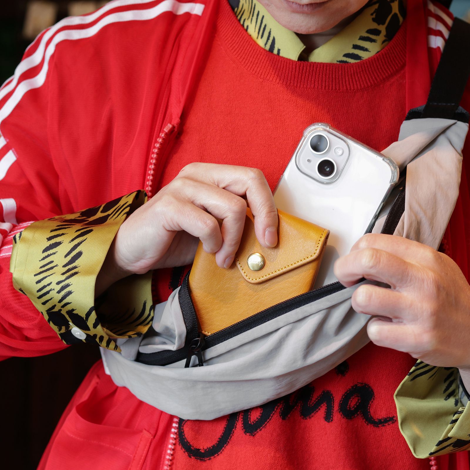 「adda」ボディバッグ テラコッタ