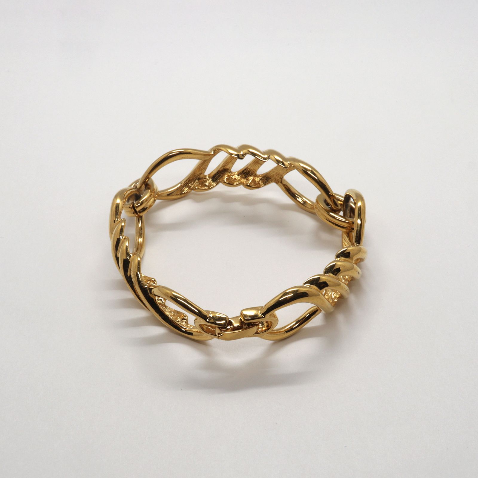 「ツイストゲーピング」ブレスレット MONET ヨーロッパ